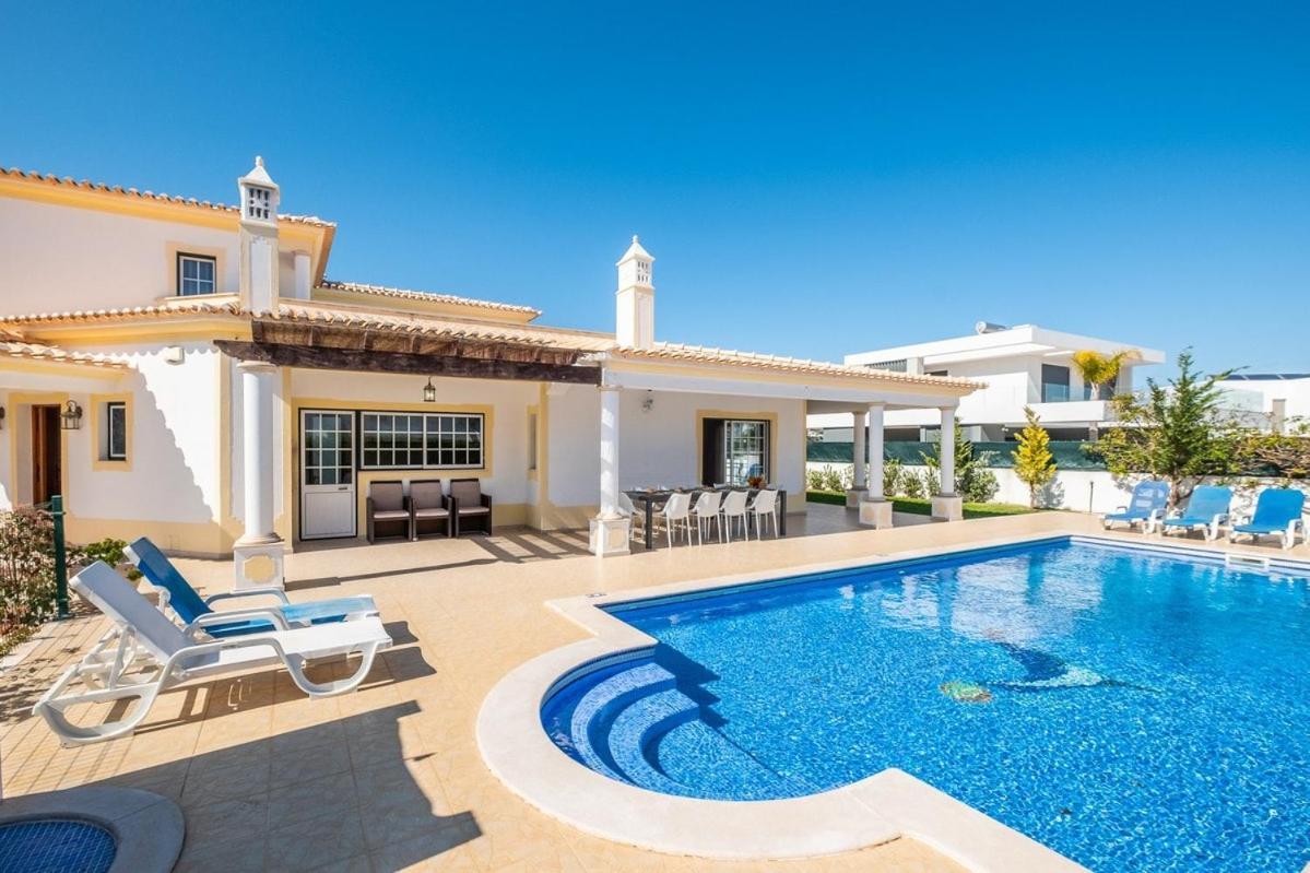 Villa Casa Vela Palace *